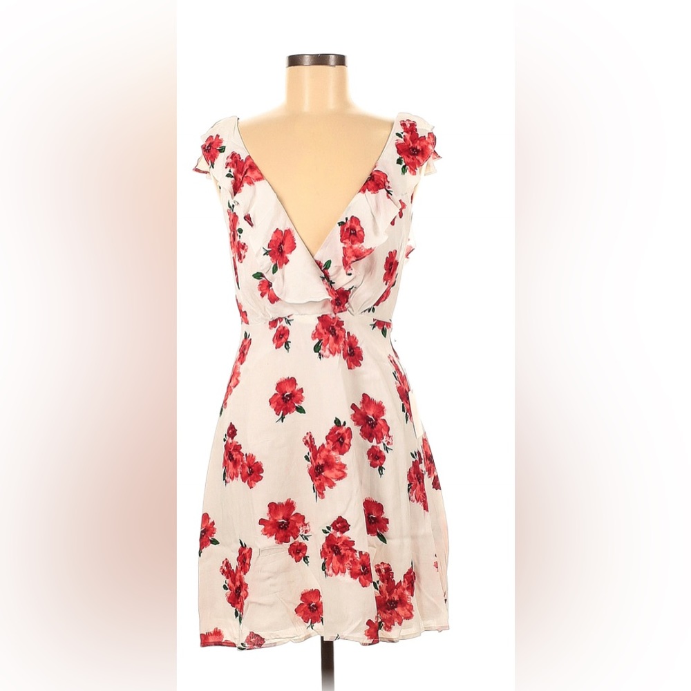 Forever 21 white and red floral mini dress 🌹